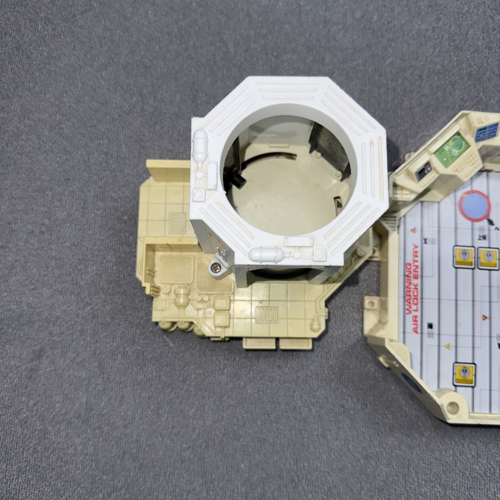 Vintage Starcom Space Station Command Center Playset Decompression Chamber 1987 - Picture 4 of 6